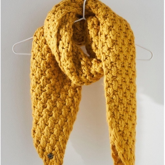 NWT - Anthropologie Customizable Chunky Knit Scarf with 2 Attachable Poms - Picture 3 of 7